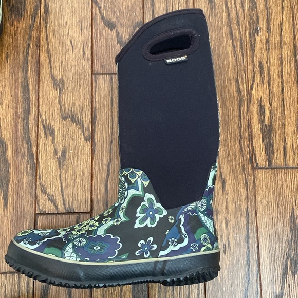 Bogs Women's Winter Rain Boots - Black and Green Floral - Picture 5 of 10